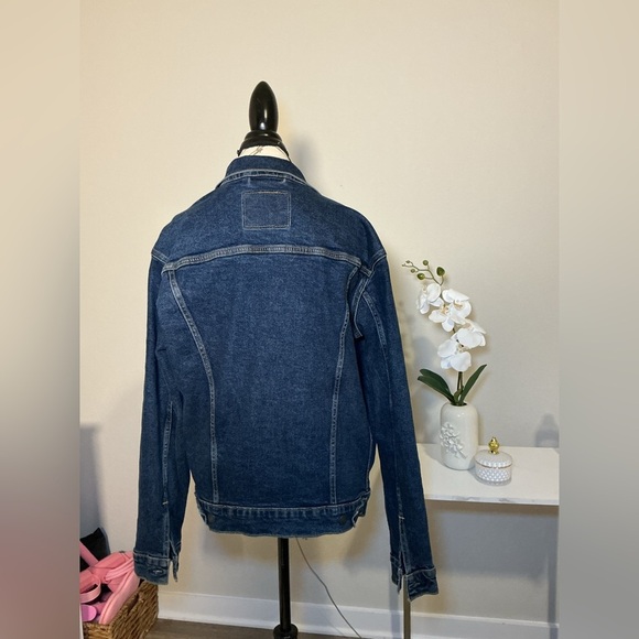 Levi’s Classic Blue Denim Jacket - Picture 2 of 10